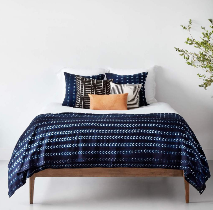 Bed throw + matching pillows:  a classic option, you just can’t go wrong with it