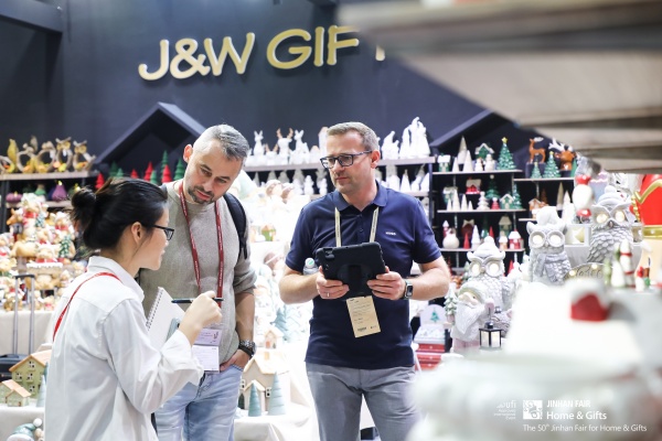 Buyers at Jinhan Fair for Home & Gifts