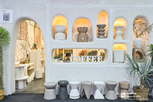 Home décor exhibitor booth at Jinhan Fair