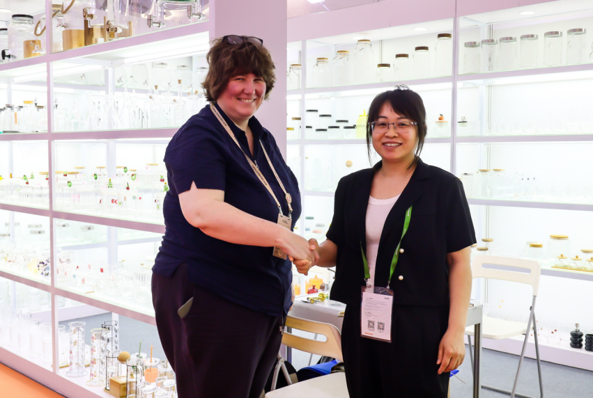 Buyer and exhibitor meeting at Jinhan Fair
