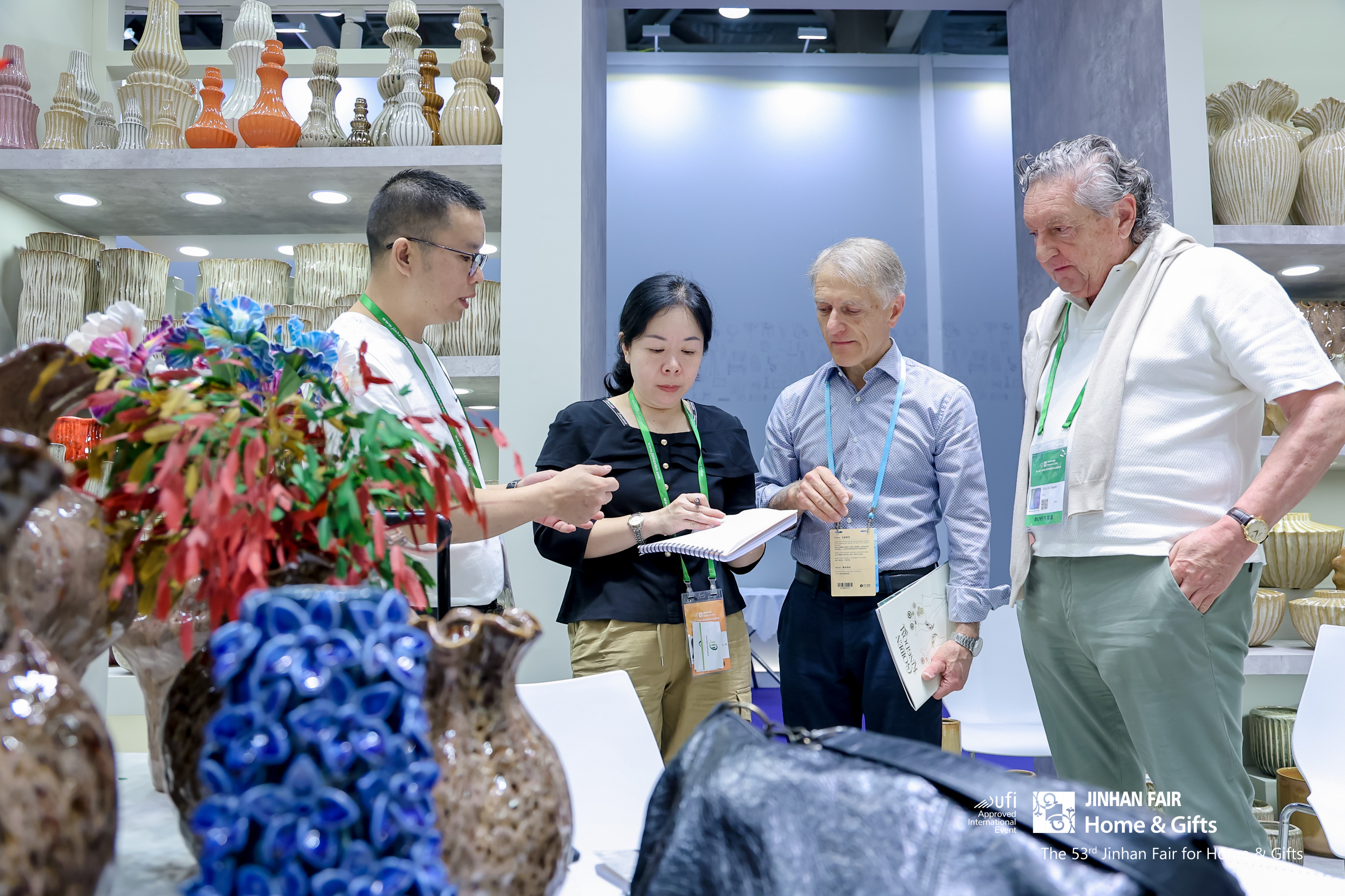 Global buyers explore products and meet with exhibitors at JINHAN FAIR