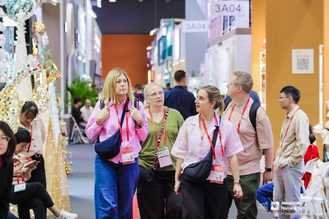 Global buyers discussing and selecting products at JINHAN FAIR