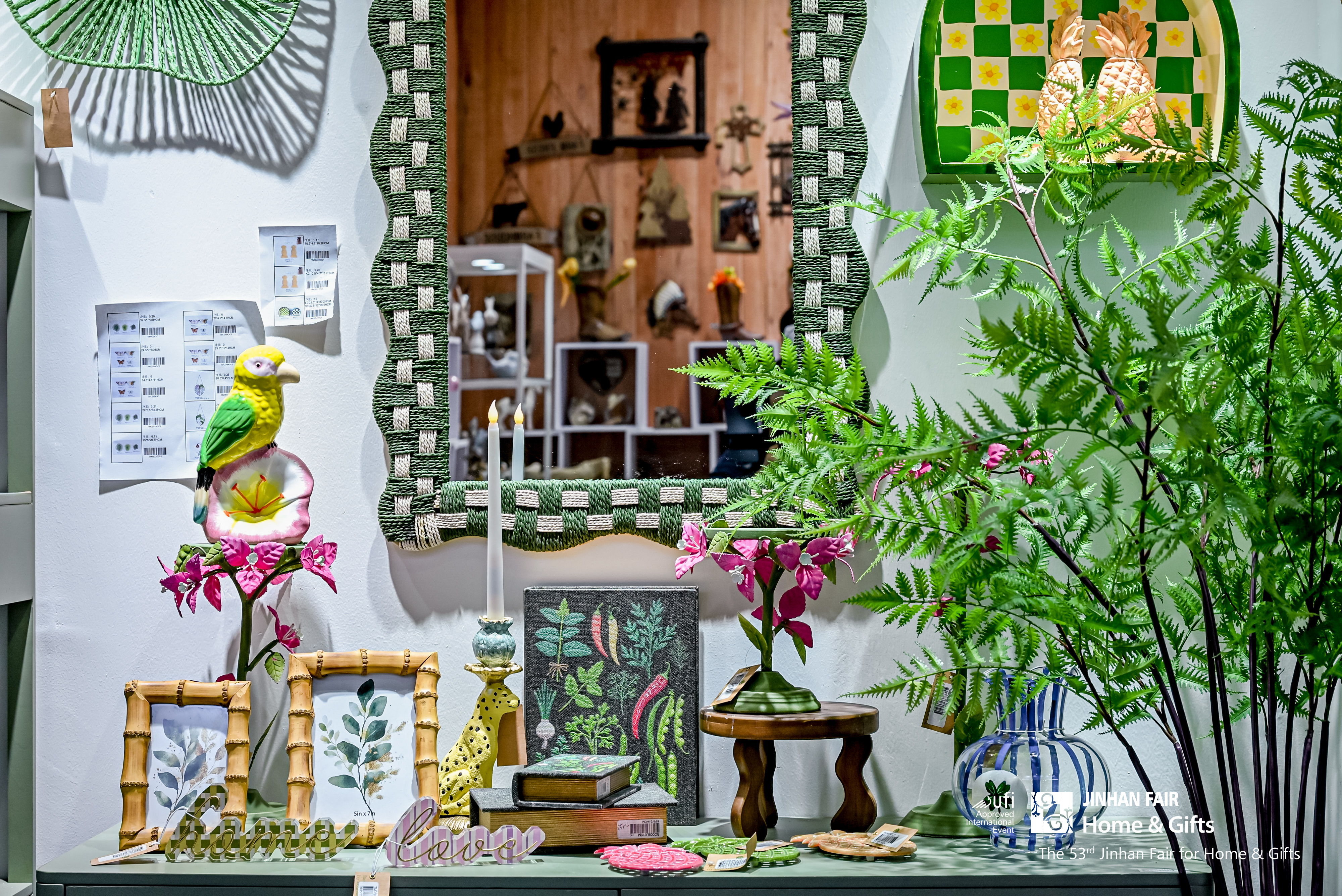 Home décor products showcased by IVYDECO at JINHAN FAIR