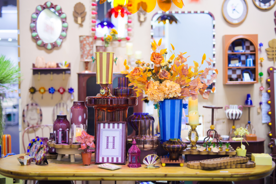 Home décor products showcased by IVYDECO at JINHAN FAIR