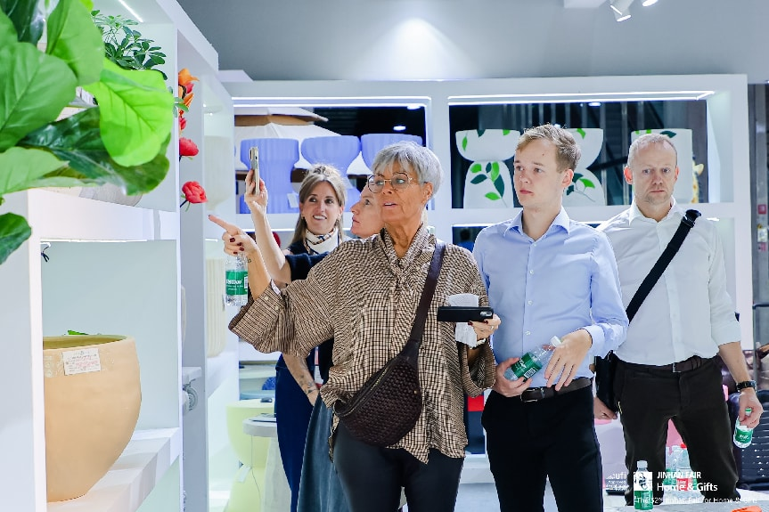 Global buyers discussing products at JINHAN FAIR